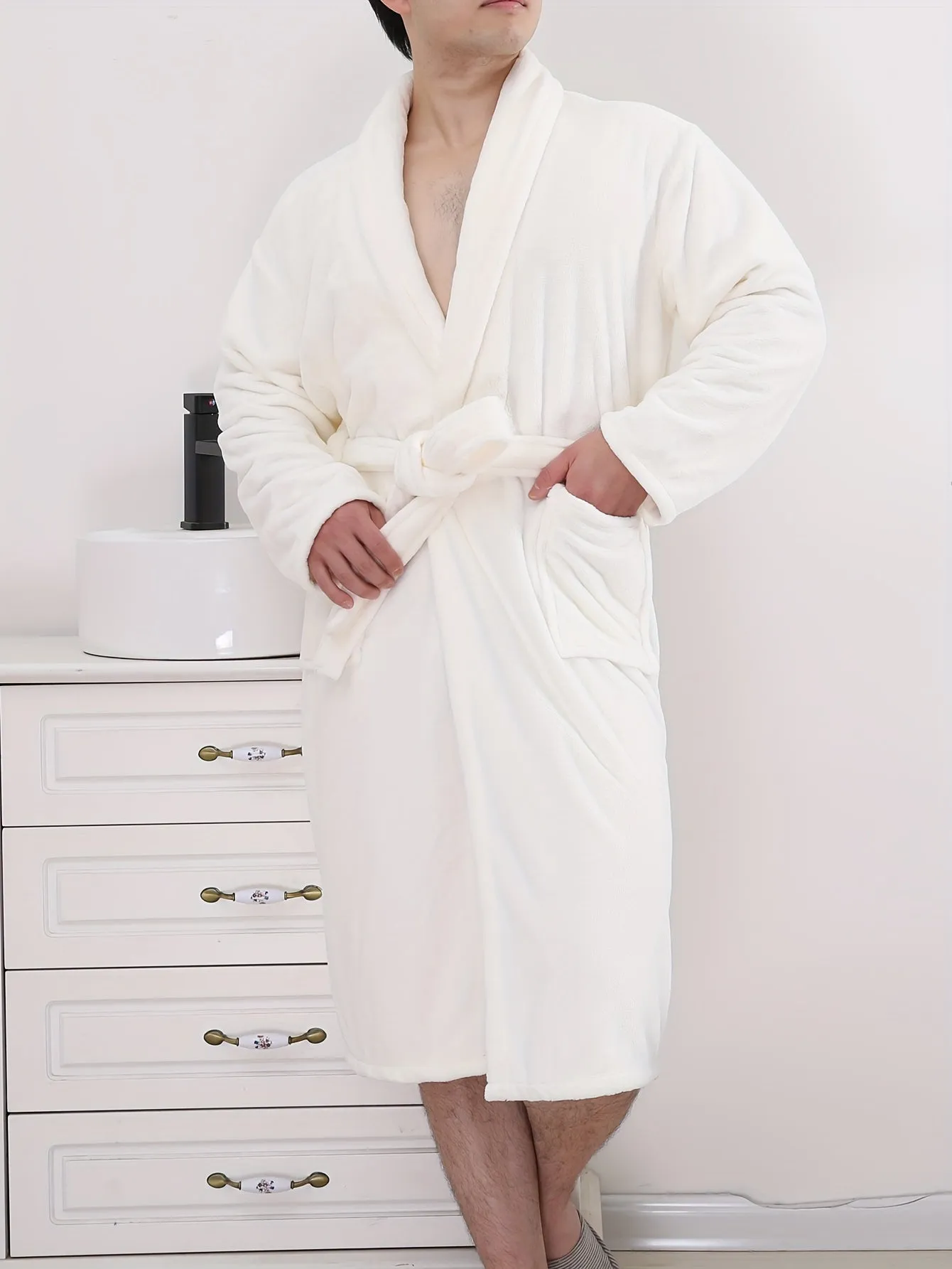 Cozy Mens Fleece Robe with Pockets for Ultimate Comfort