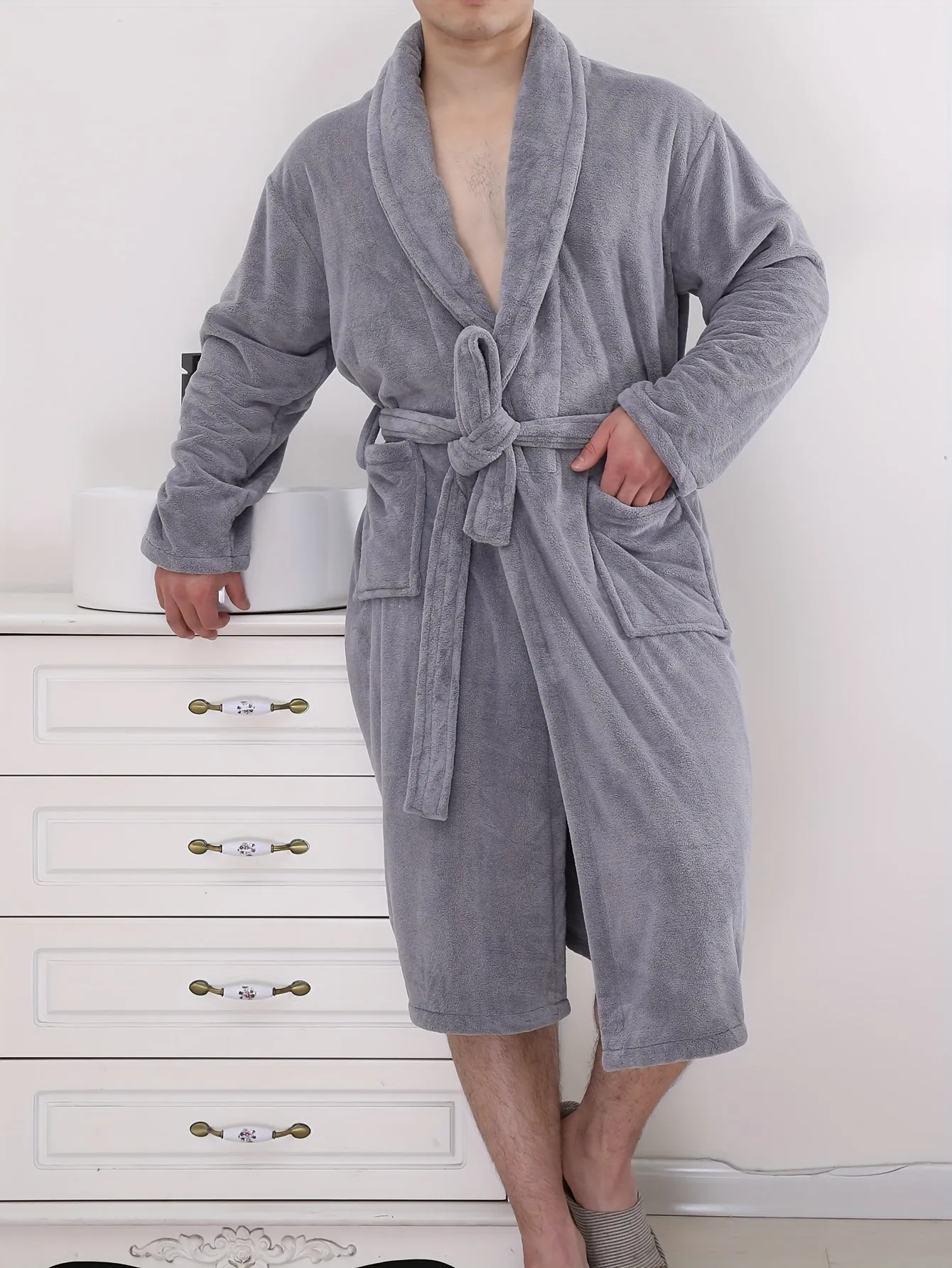 Cozy Mens Fleece Robe with Pockets for Ultimate Comfort