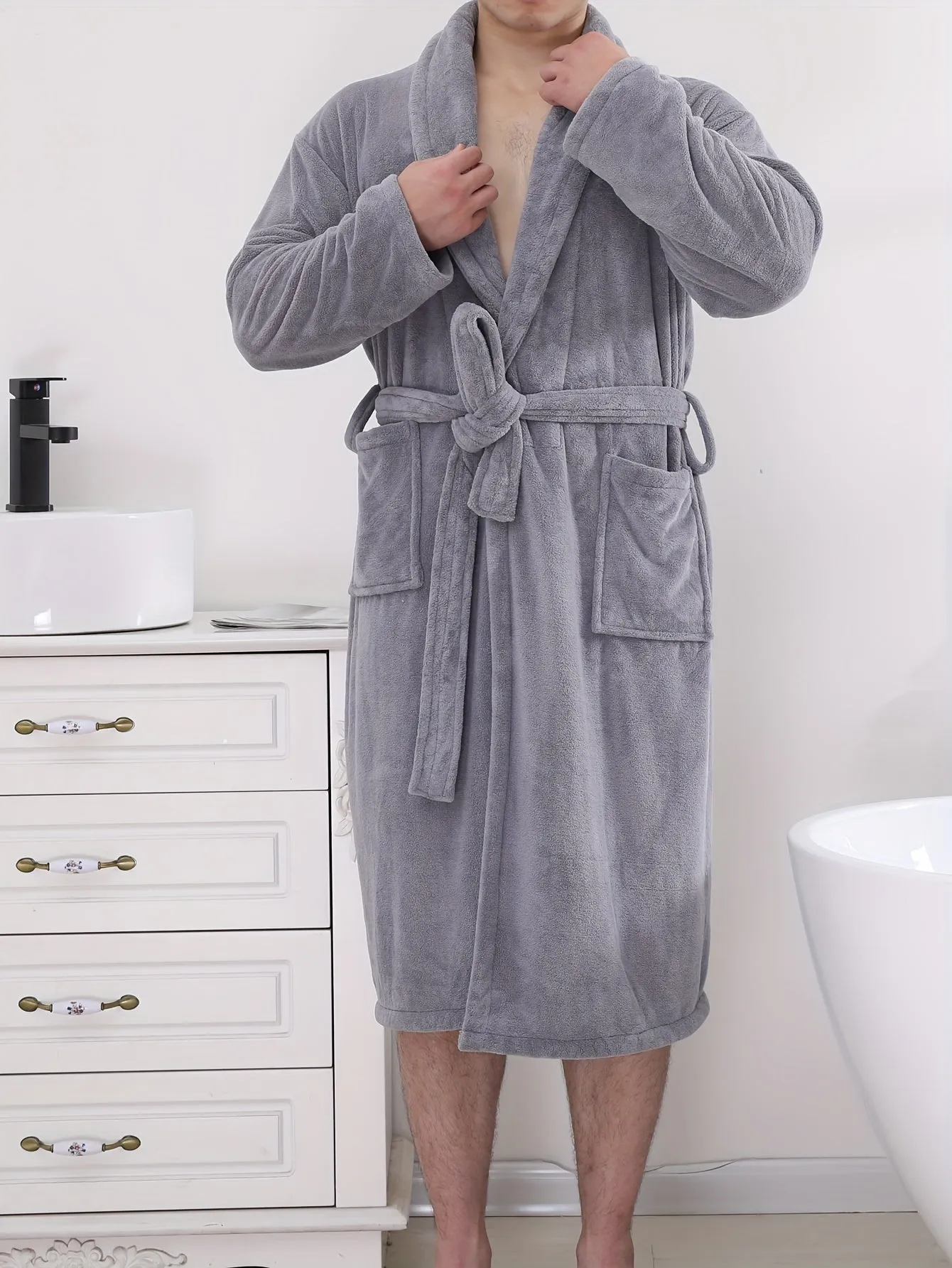 Cozy Mens Fleece Robe with Pockets for Ultimate Comfort