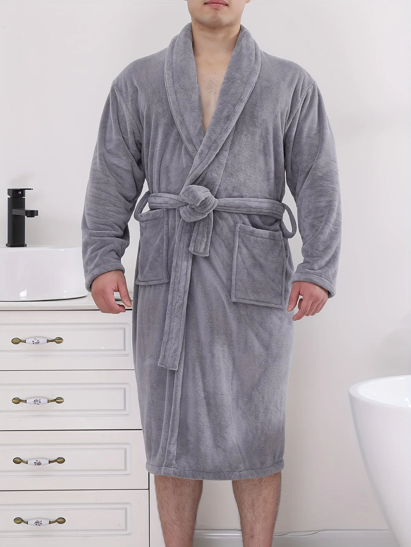 Cozy Mens Fleece Robe with Pockets for Ultimate Comfort