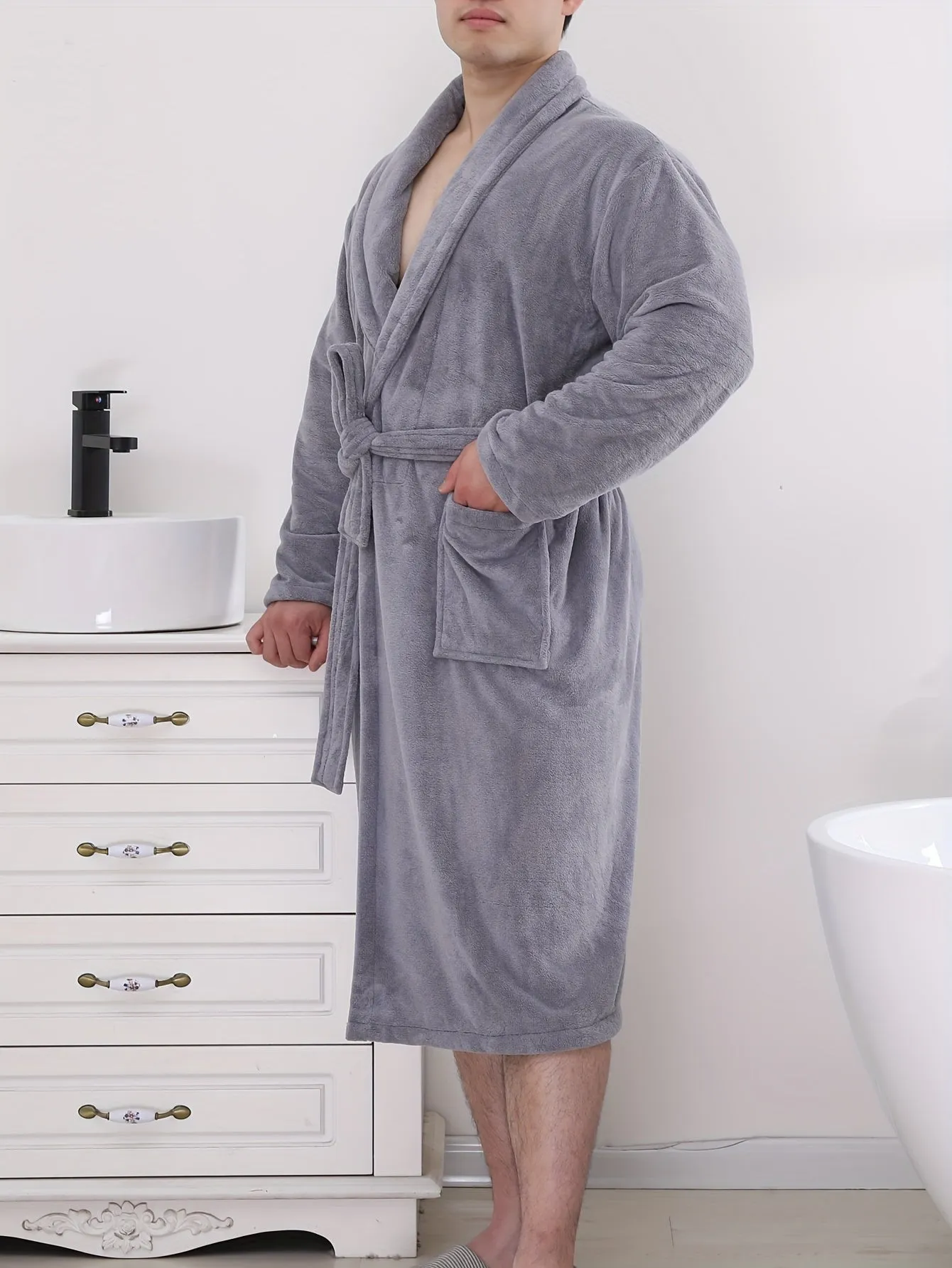 Cozy Mens Fleece Robe with Pockets for Ultimate Comfort