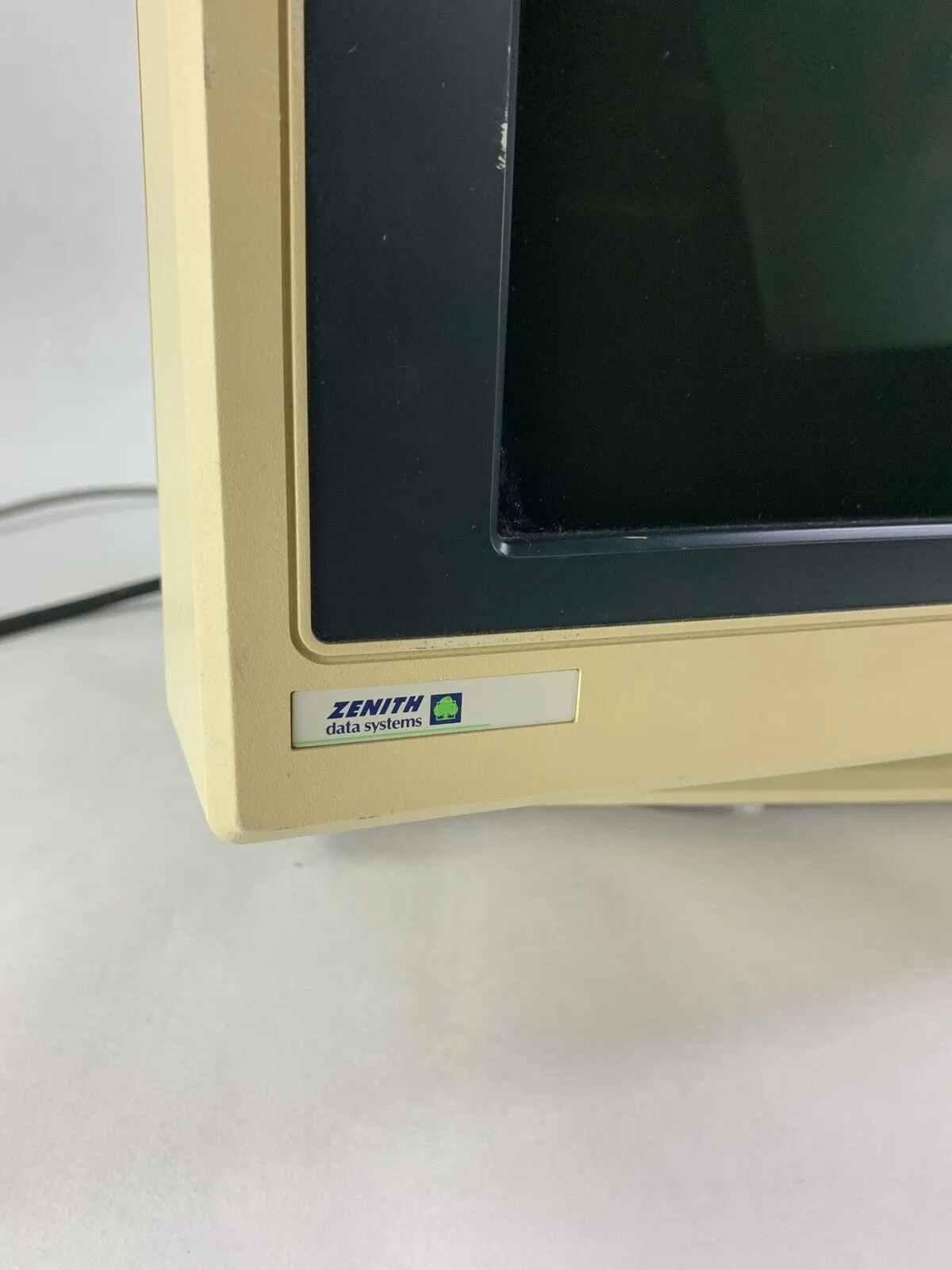 Zenith Data Systems ZCM-1492 FTM CRT Monitor VGA Screen Powers No Display Parts